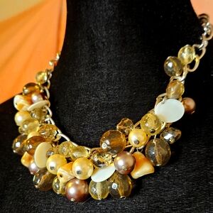 Elegant three-tone pearl necklace